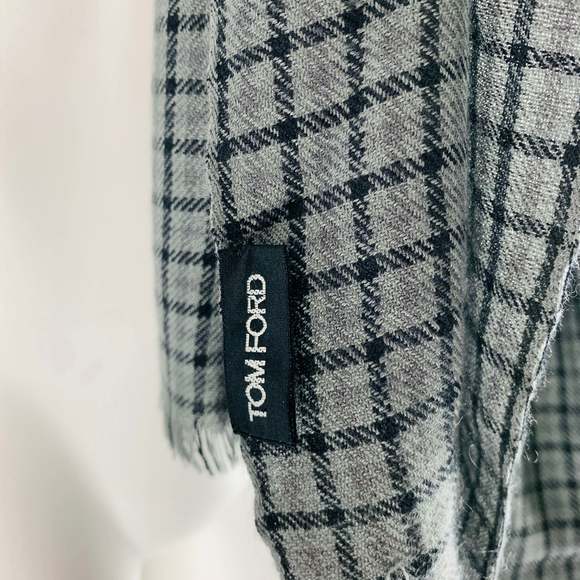 TOM FORD Grey Black Checkered Woven Scarf - Picture 4 of 4